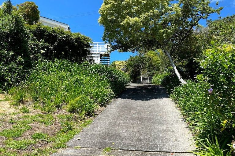 Photo of property in 12 Bryers Place, Bayview, Auckland, 0629