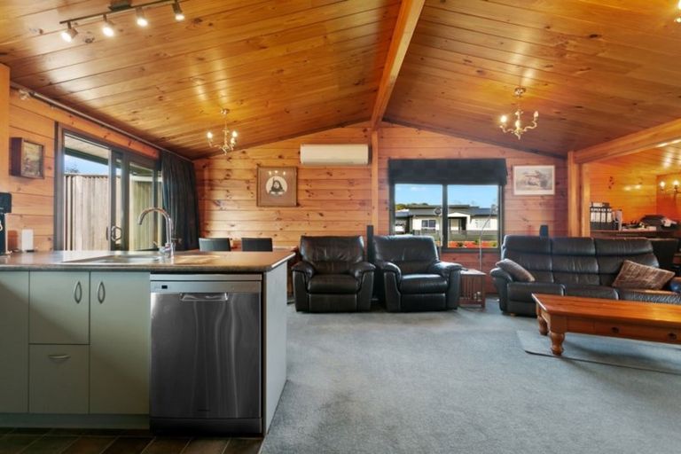Photo of property in 16 Victoria Street, Richmond Heights, Taupo, 3330
