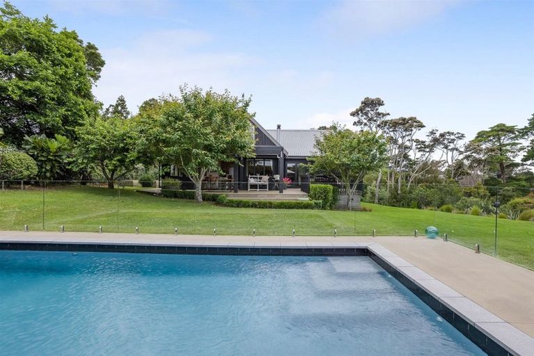 Photo of property in 7 Ngarahana Avenue, Paremoremo, Auckland, 0632