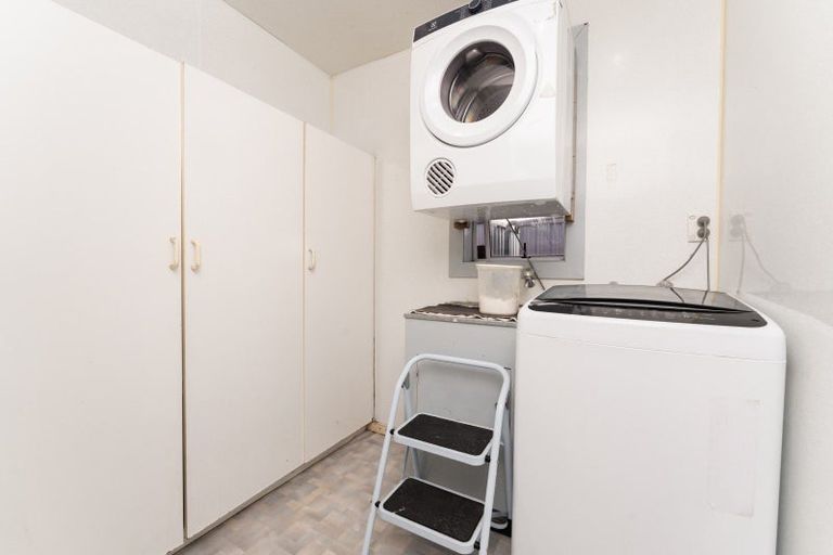 Photo of property in 17 Royal Crescent, Saint Kilda, Dunedin, 9012