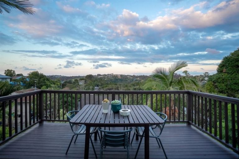 Photo of property in 10 West Glade Crescent, Birkenhead, Auckland, 0626