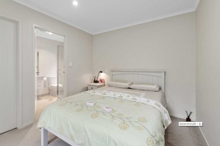 Photo of property in 42 Springvale Drive, Fairview Heights, Auckland, 0632