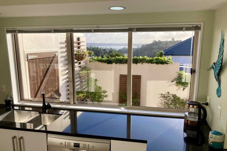 Photo of property in 2/71 Balmain Road, Birkenhead, Auckland, 0626