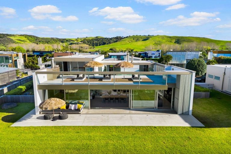 Photo of property in 45 Taumata Road, Omaha, 0986