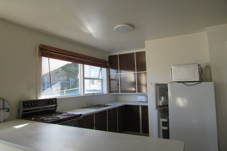 Photo of property in 2 Hawkhurst Road, Lyttelton, 8082