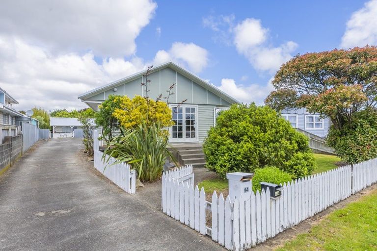 Photo of property in 44 Walton Road, Paraparaumu Beach, Paraparaumu, 5032