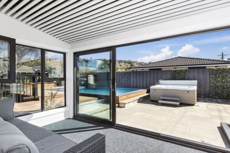 Photo of property in 215 Bay View Road, Saint Clair, Dunedin, 9012