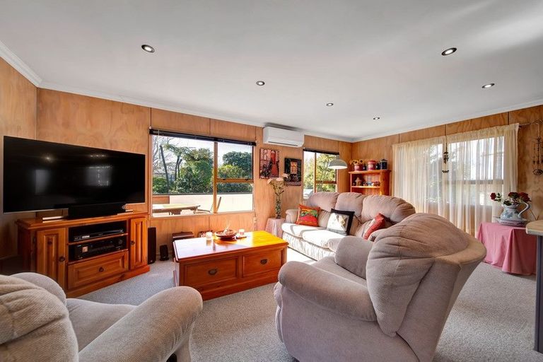 Photo of property in 7 Warren Place, Frankleigh Park, New Plymouth, 4310