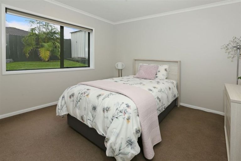 Photo of property in 17 Chelmsley Avenue, Henderson, Auckland, 0612