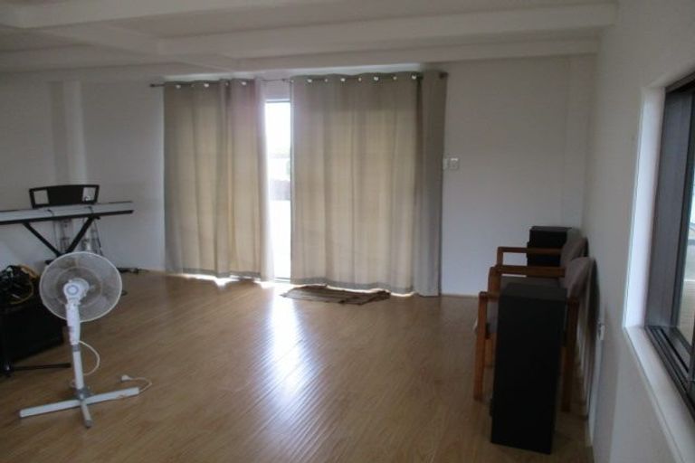 Photo of property in 2/14a Kurnell Drive, Botany Downs, Auckland, 2010