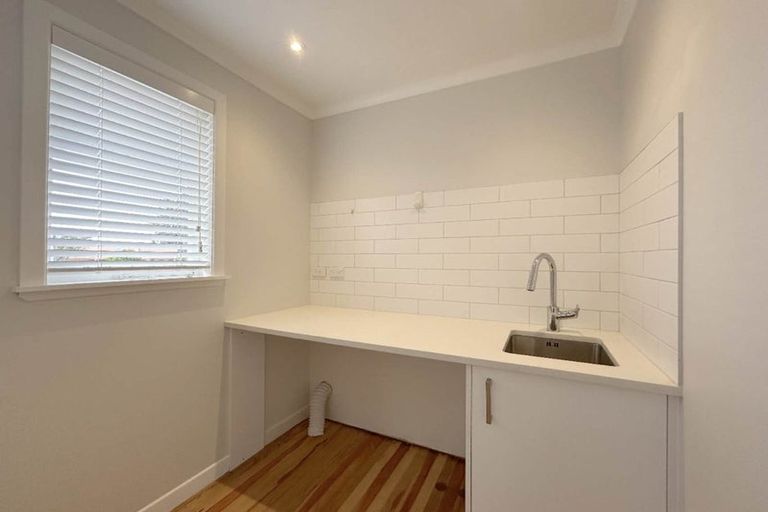 Photo of property in 2 Cindy Place, Pakuranga, Auckland, 2010