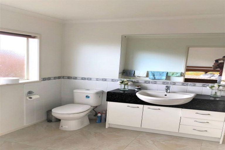 Photo of property in 15 Attymon Lane, East Tamaki, Auckland, 2016