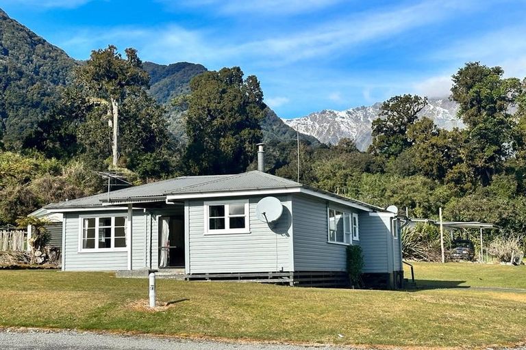 Photo of property in 13 Main Road, Fox Glacier, 7886