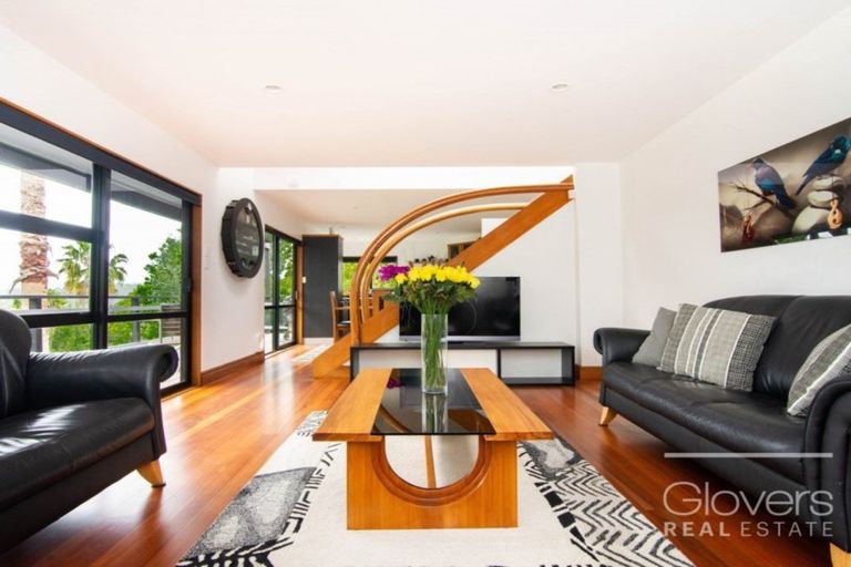 Photo of property in 22 Rimu Road, Oratia, Auckland, 0604