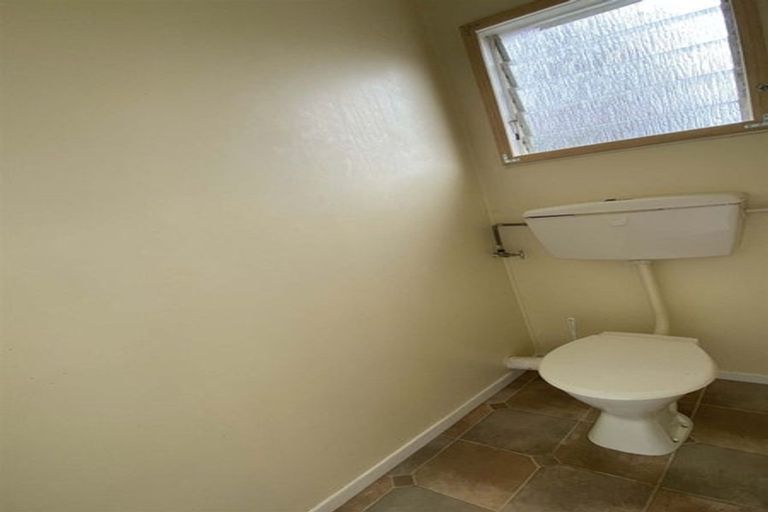 Photo of property in 71 Seaview Road, Glenfield, Auckland, 0629