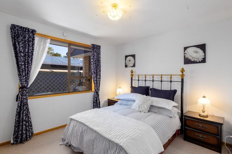 Photo of property in 1/165 Prestons Road, Redwood, Christchurch, 8051