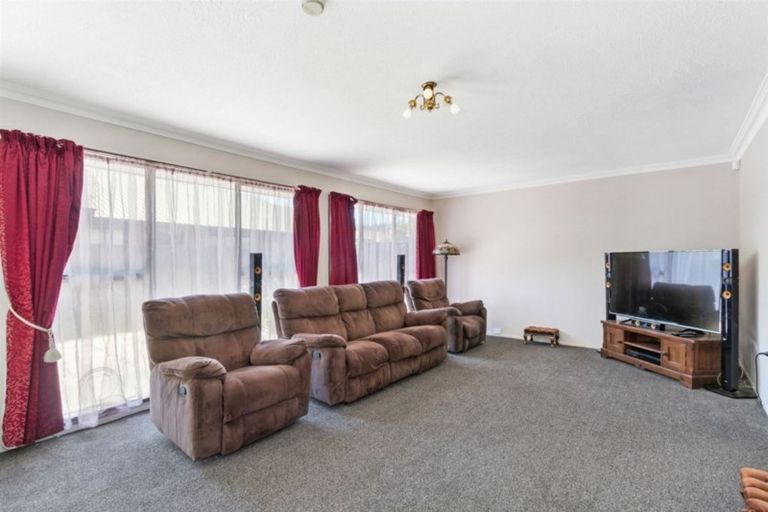 Photo of property in 263 Queenspark Drive, Parklands, Christchurch, 8083