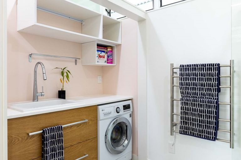 Photo of property in 50a Colonial Road, Birkenhead, Auckland, 0626