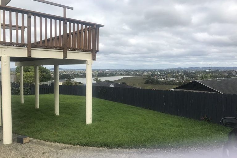 Photo of property in 123 Luckens Road, West Harbour, Auckland, 0618