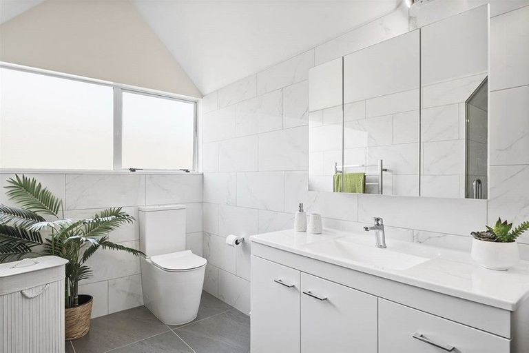 Photo of property in 2/47 Centorian Drive, Windsor Park, Auckland, 0632