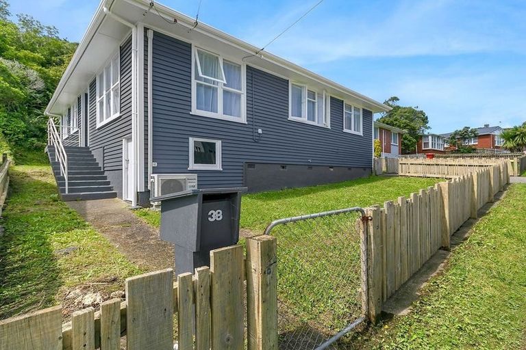 Photo of property in 38 Cardiff Crescent, Cannons Creek, Porirua, 5024