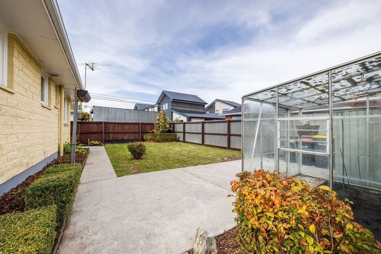 Photo of property in 2/4 Apollo Place, Papanui, Christchurch, 8052