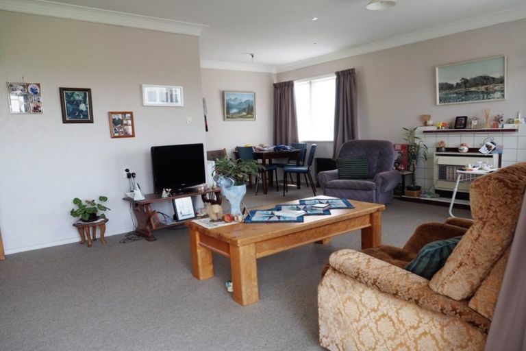 Photo of property in 6 Selwyn Street, Levin, 5510