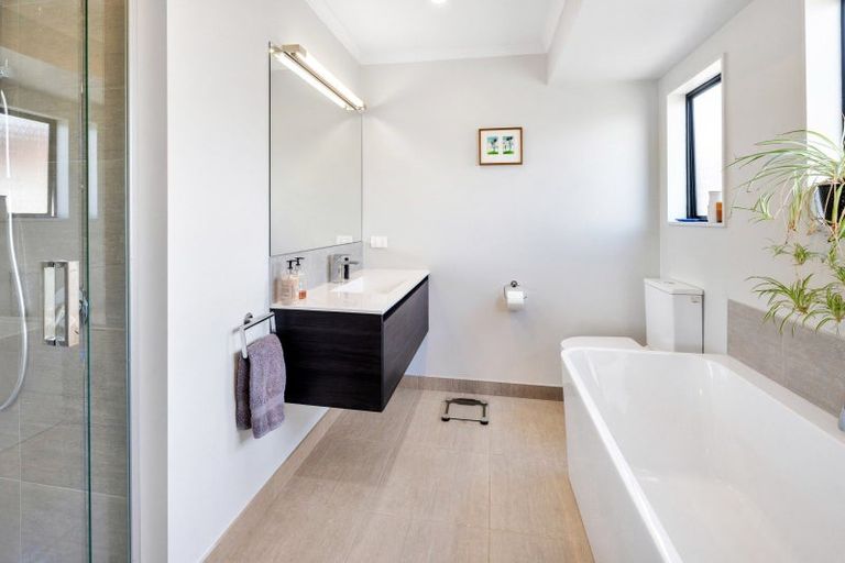 Photo of property in 1/56 Aberfeldy Avenue, Highland Park, Auckland, 2010