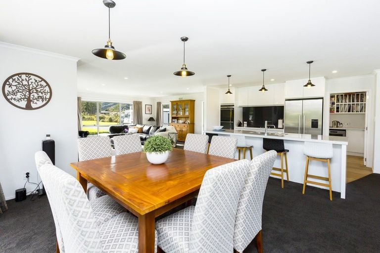 Photo of property in 33a Kenneth Gillies Way, Birchville, Upper Hutt, 5372