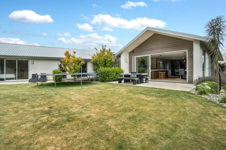 Photo of property in 12 Edgewood Place, Wanaka, 9305
