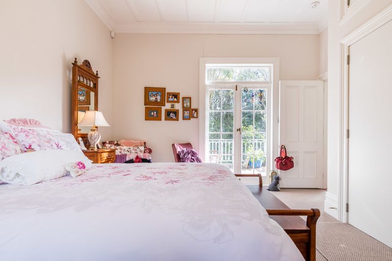 Photo of property in 54 Tinopai Road, Titirangi, Auckland, 0604