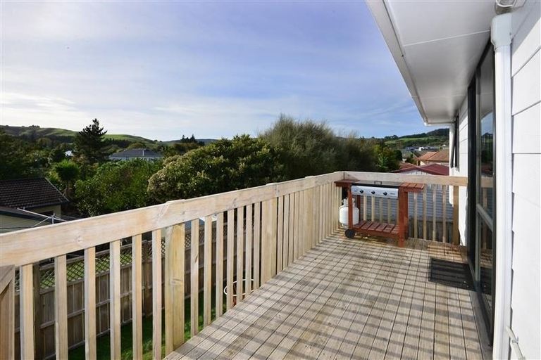 Photo of property in 3 Empressa Heights, Helensville, 0800