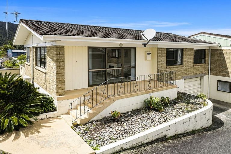 Photo of property in 27 Kamo Road, Regent, Whangarei, 0112