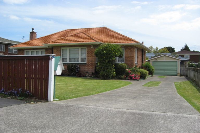 Photo of property in 14 Coronation Road, Mangere Bridge, Auckland, 2022