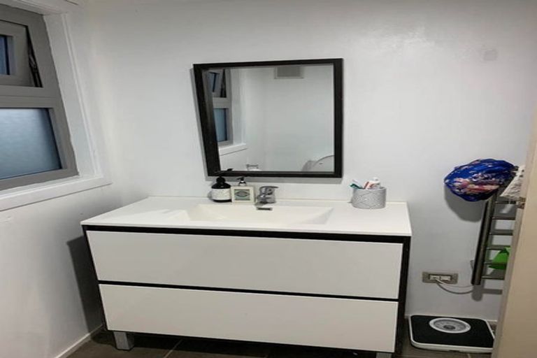 Photo of property in 12 Mckinley Road, Sunnyvale, Auckland, 0612