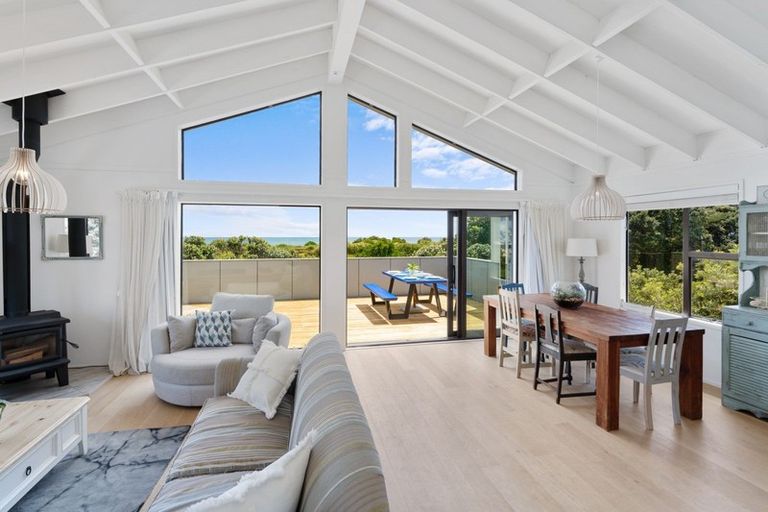 Photo of property in 106 Field Way, Waikanae Beach, Waikanae, 5036