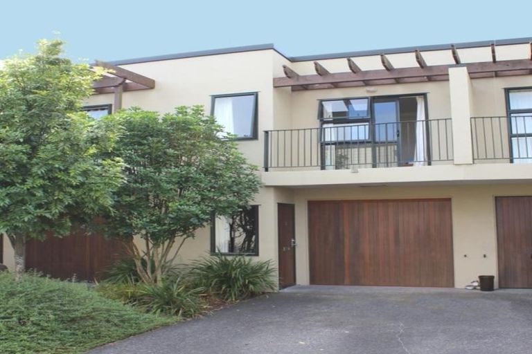 Photo of property in 9/17 Harbour View Road, Te Atatu Peninsula, Auckland, 0610