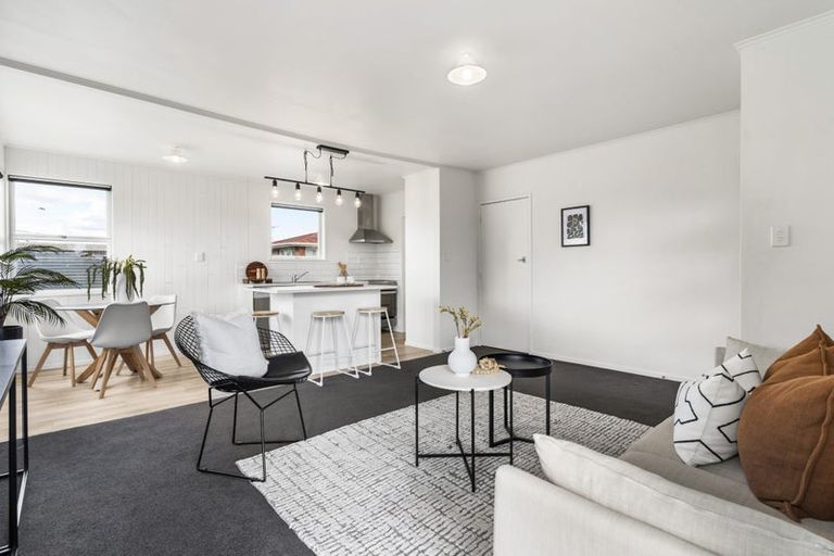 Photo of property in 55 Larnoch Road, Henderson, Auckland, 0610