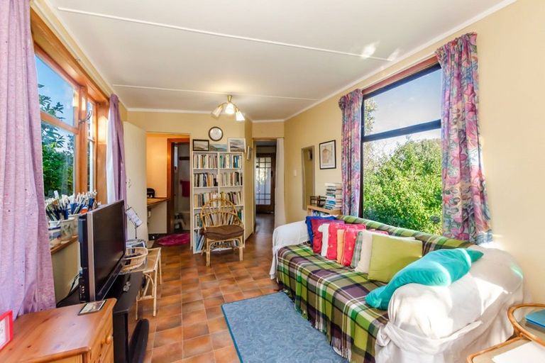 Photo of property in 28 Forest Road, Raumati South, Paraparaumu, 5032