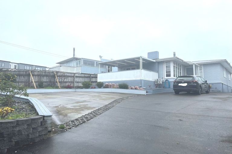 Photo of property in 12 Kereru Street, Henderson, Auckland, 0612