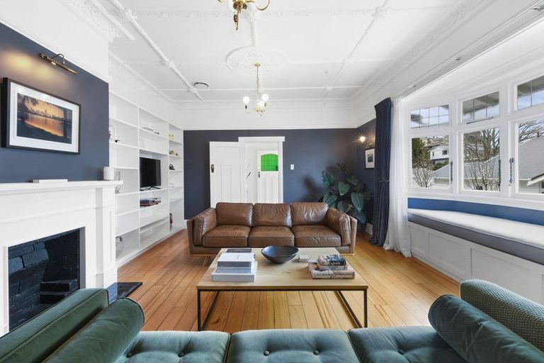 Photo of property in 70 Morley Street, New Plymouth, 4310