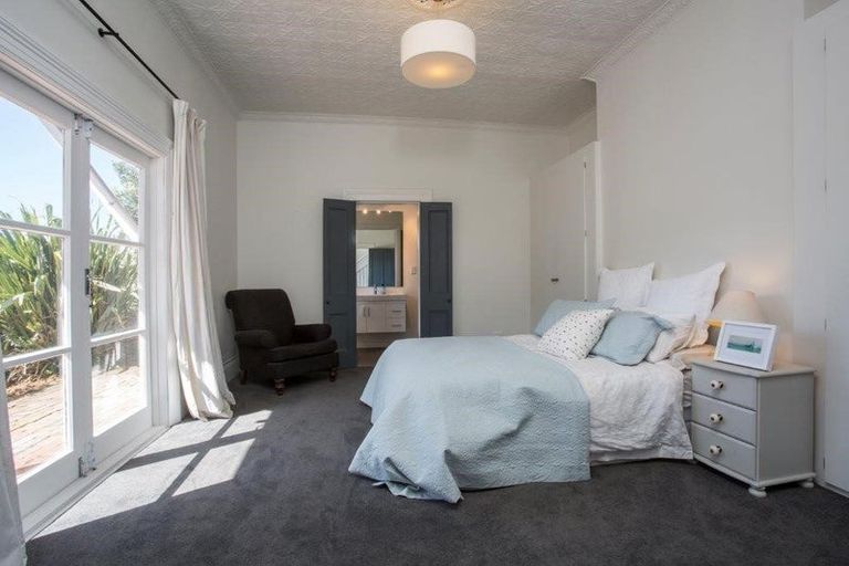 Photo of property in 112 Cliffs Road, Saint Clair, Dunedin, 9012