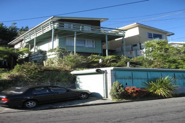 Photo of property in 17 Castle Crescent, Stokes Valley, Lower Hutt, 5019