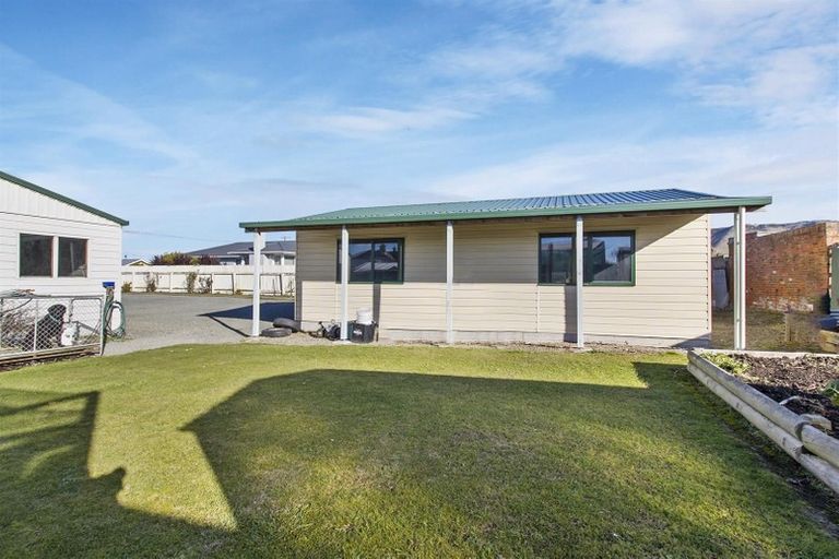 Photo of property in 28 Harris Street, Waimate, 7924