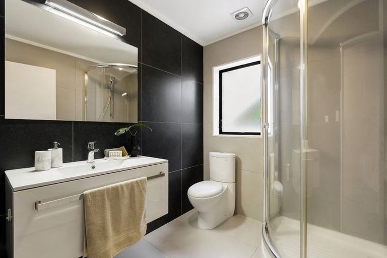 Photo of property in 1/233 Eskdale Road, Birkenhead, Auckland, 0626