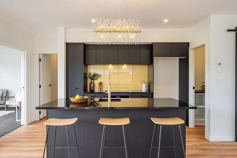 Photo of property in 47b Heretaunga Square, Silverstream, Upper Hutt, 5019