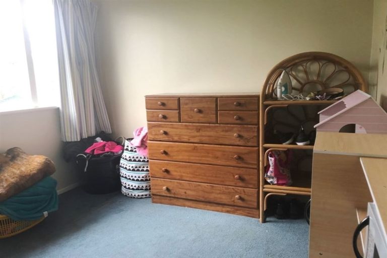 Photo of property in 17 Beverly Place, New Lynn, Auckland, 0600