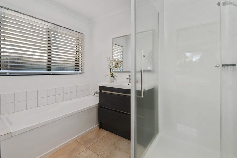 Photo of property in 1 Stonebridge Park Drive, Holdens Bay, Rotorua, 3010