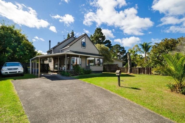 Photo of property in 36 Redlands Grove, Swanson, Auckland, 0612