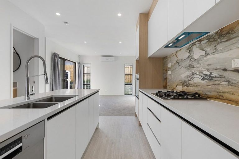 Photo of property in 11/116 Colwill Road, Massey, Auckland, 0614